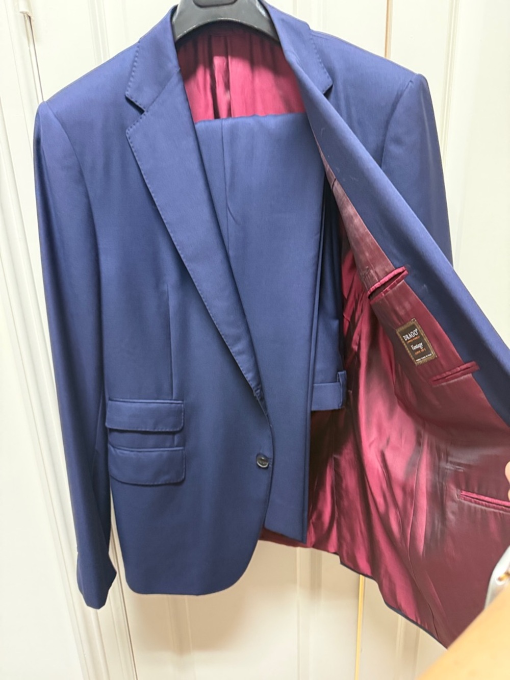 Classic Men's Navy Blue Single-Breasted Suit - 44R - Picture 3 of 3